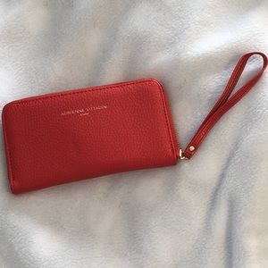 Adrienne Vittadini charging wristlet wallet